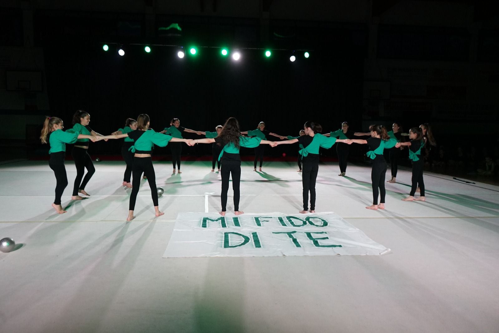 Atleti Aurora 76 durante il saggio annuale di ginnastica a Camisano Vicentino