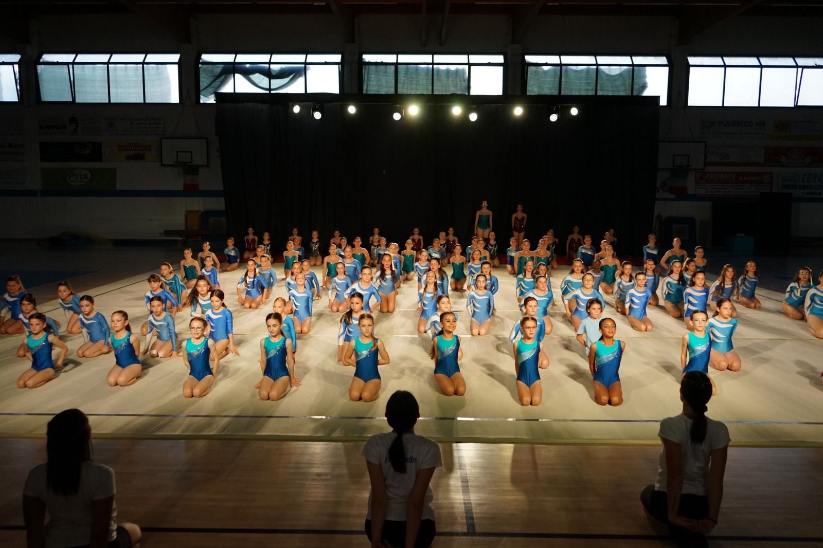 Saggio Aurora 76 — esibizione trave e parallele